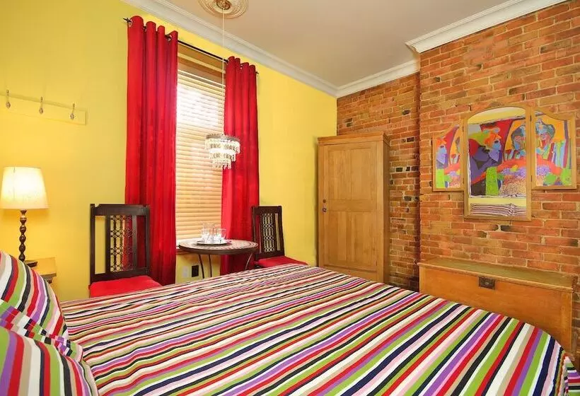 اتاق راحتی, Auberge Les Bons Matins