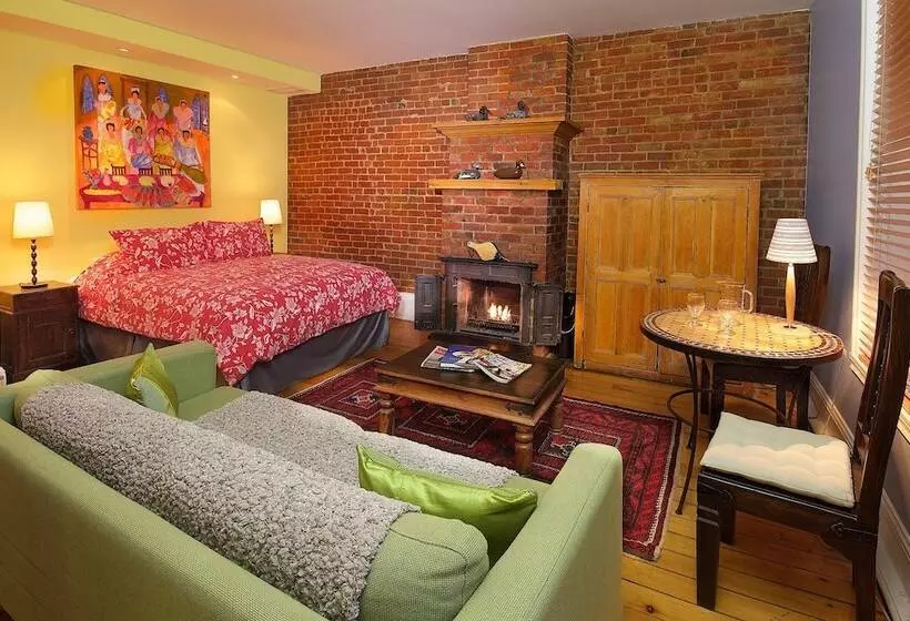 سوئیت راحتی, Auberge Les Bons Matins