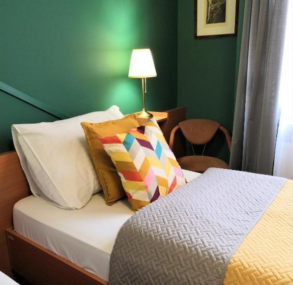 Standard Szoba, Benica