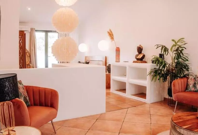 سوییت سوپریور, Caballito De Mar Boutique