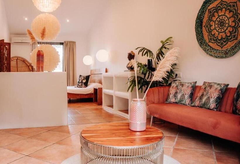 سوییت سوپریور, Caballito De Mar Boutique