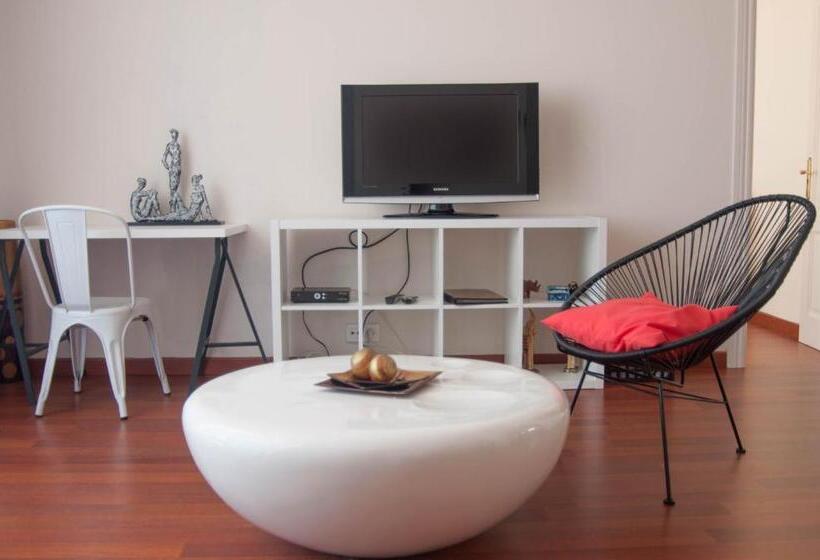 דירת פנטהאוז 2 חדרי שינה, Central Boutique