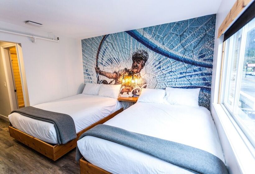 带2个双人床的标准工作室, Crash Hotel Squamish