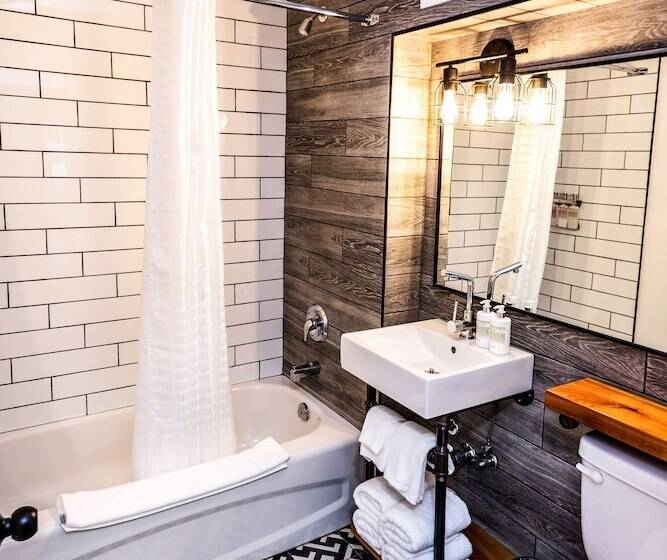 标准间带双人床, Crash Hotel Squamish