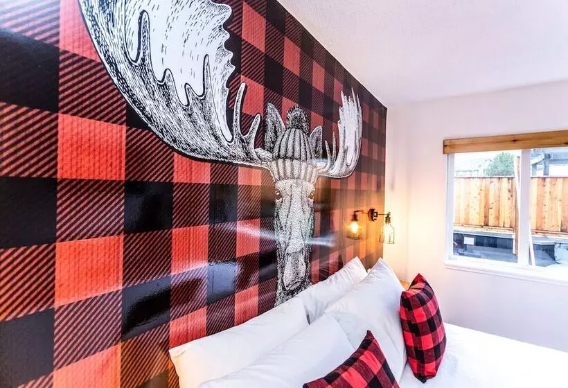 ダブルベッドスタンダードルーム, Crash Hotel Squamish
