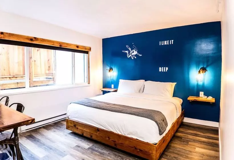 ダブルベッドスタンダードルーム, Crash Hotel Squamish