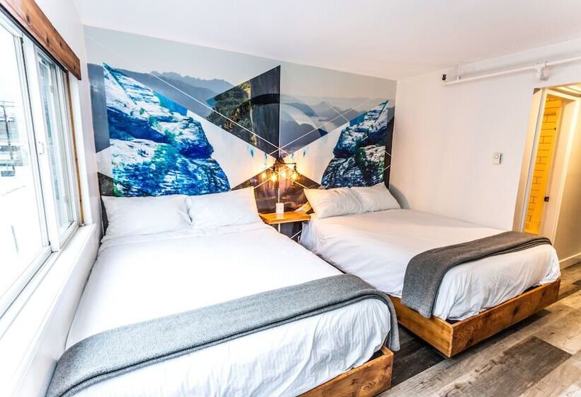 带2个双人床的标准工作室, Crash Hotel Squamish