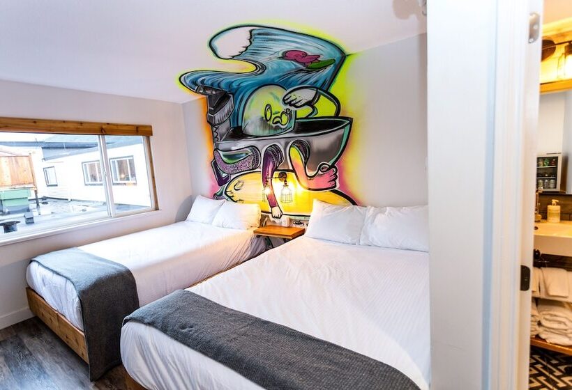 带2个双人床的标准工作室, Crash Hotel Squamish