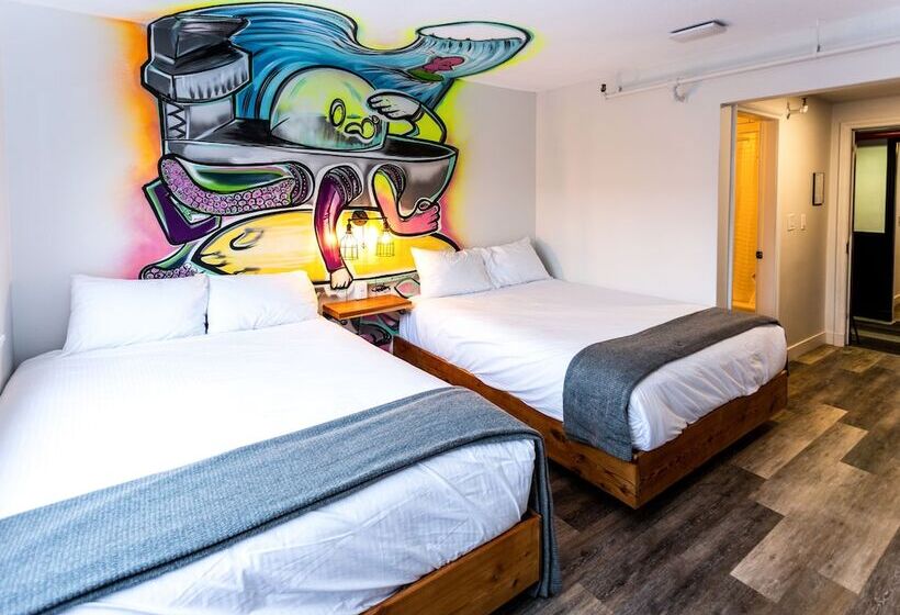 带2个双人床的标准工作室, Crash Hotel Squamish