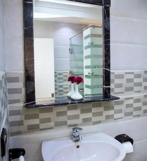 اتاق خانوادگی, Havana Hotel Cairo