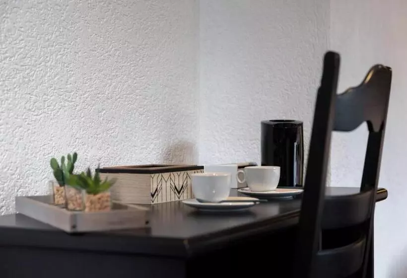 Standard Yhden Hengen Huone, Hôtel Mosa