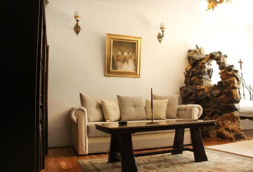 ジュニアスイート, Hunter Prince Castle