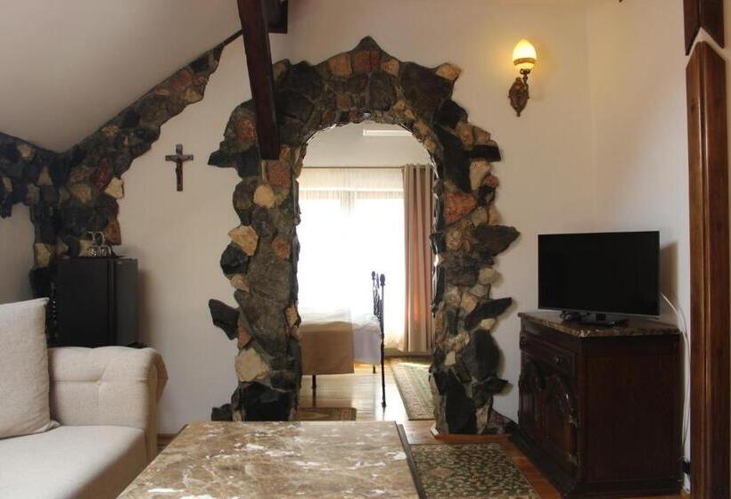 ジュニアスイート, Hunter Prince Castle