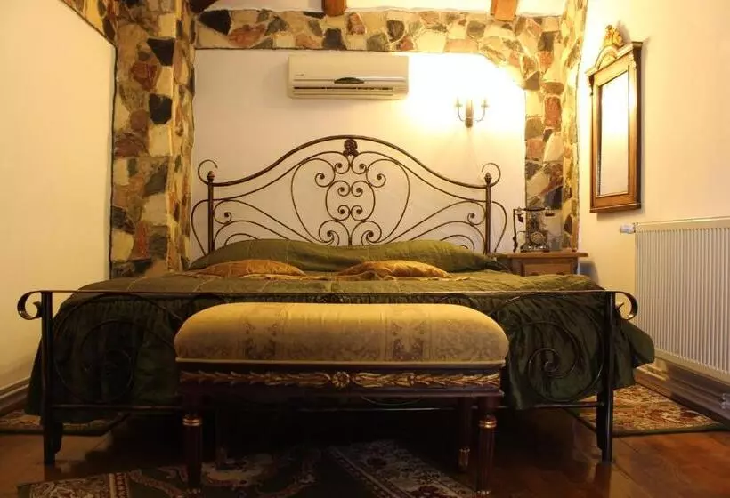 سوییت جونیور, Hunter Prince Castle