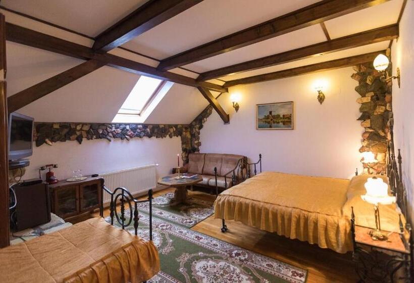 スタンダードトリプルルーム, Hunter Prince Castle