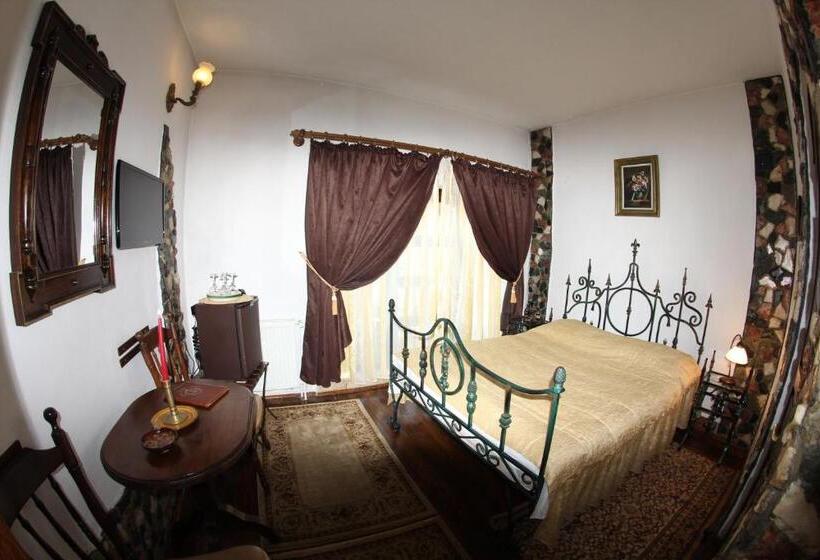 エコノミールーム, Hunter Prince Castle