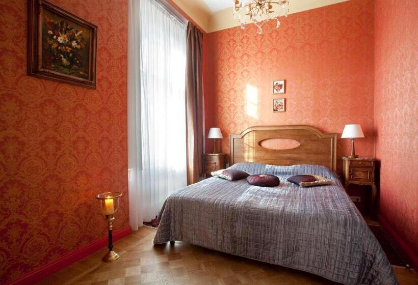 سوییت, Malpils Manor