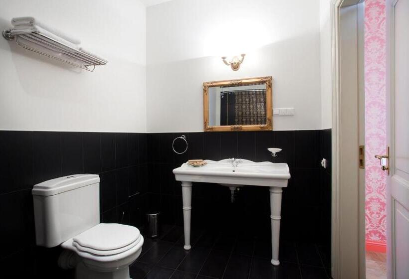 سوییت, Malpils Manor