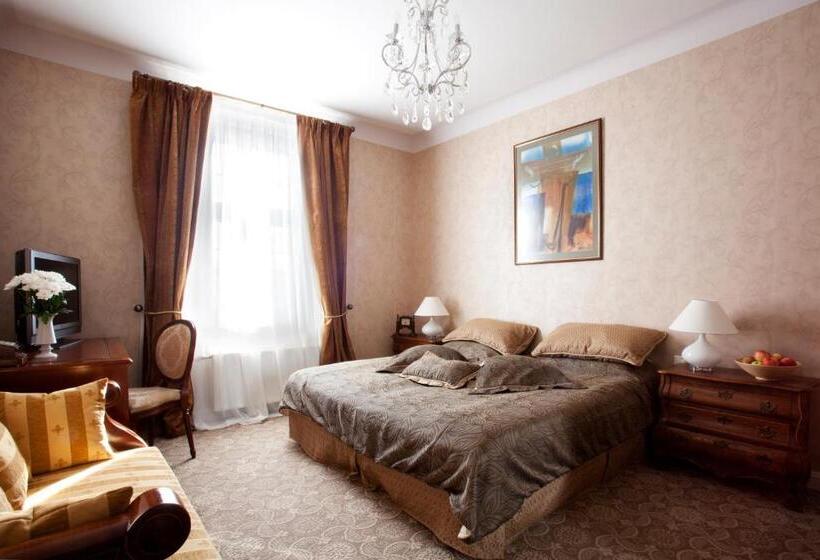 اتاق خانوادگی, Malpils Manor