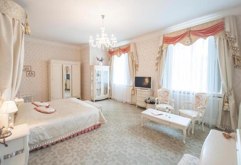 سوییت, Malpils Manor