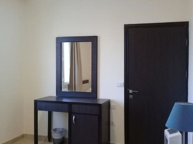 اتاق استاندارد سه نفره, Rumman