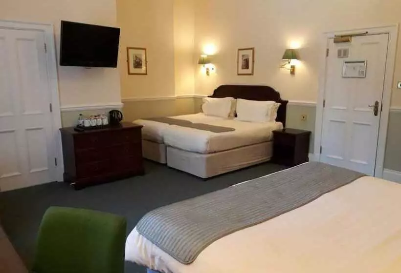 Perhehuone, Lynford Hall Hotel