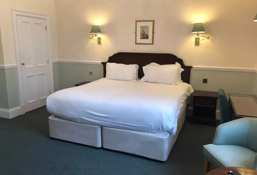 Perhehuone, Lynford Hall Hotel