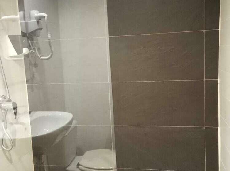 اتاق استاندارد با سرویس بهداشتی مشترک, Pension Cibeles