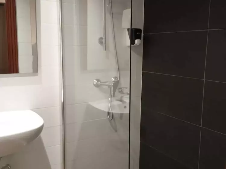 اتاق استاندارد سه نفره, Pension Cibeles