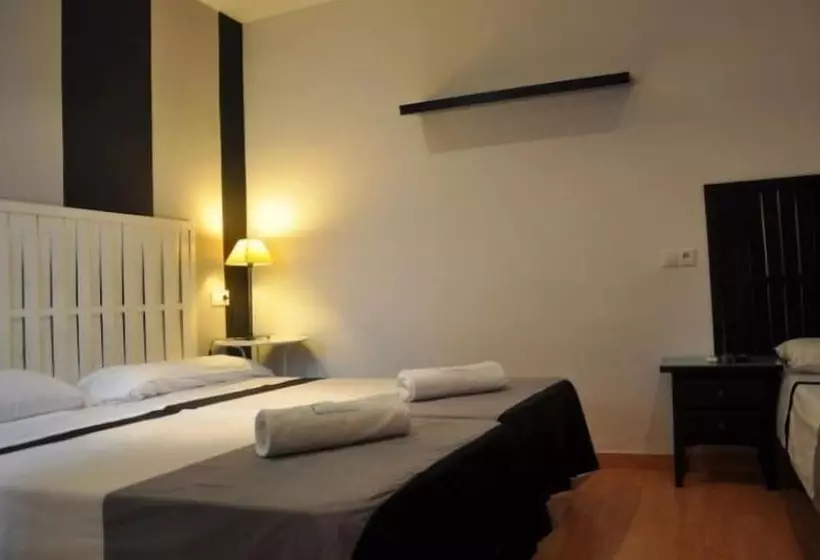 اتاق استاندارد سه نفره, Pension Cibeles
