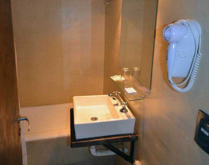 スーペリアールーム, 7 Lagos