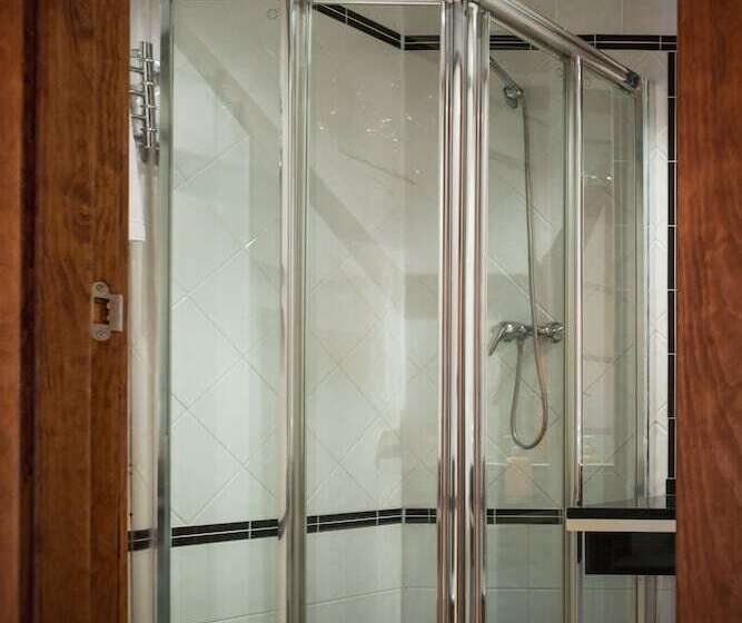 غرفة قياسية, A'Corona del Reino