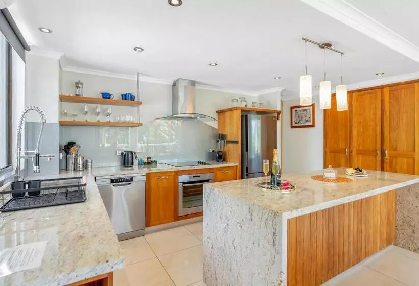 1 Bedroom Deluxe Apartment Sea View, Argosy On The Beach
