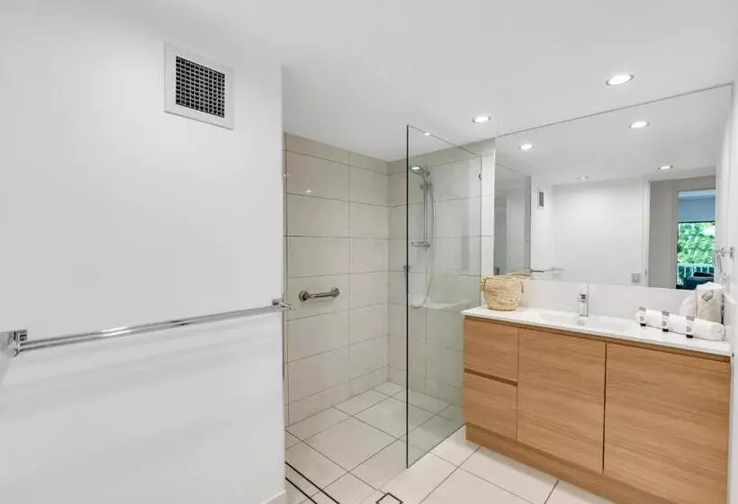 2 Bedroom Deluxe Apartment Sea View, Argosy On The Beach
