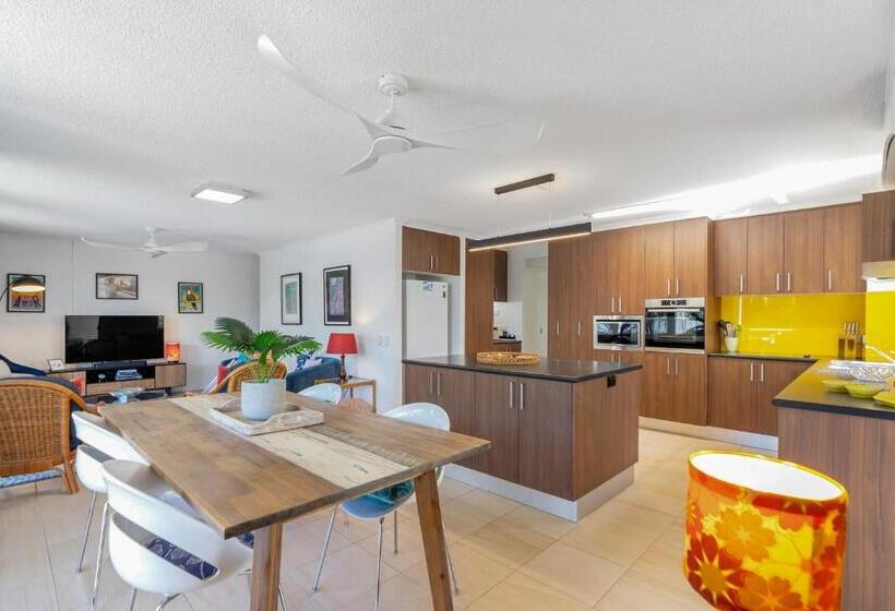 شقة غرفتين, Argosy On The Beach