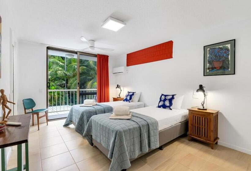 شقة غرفتين, Argosy On The Beach