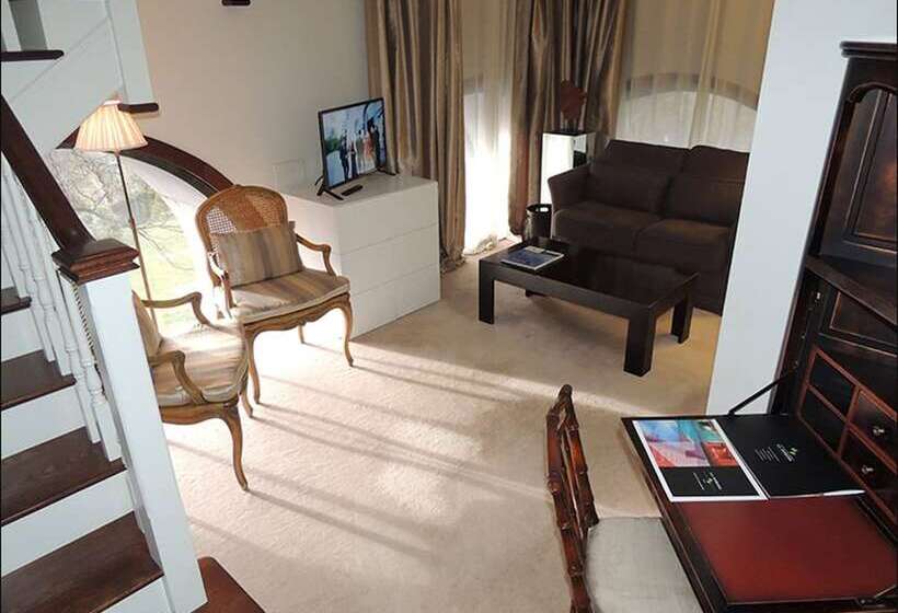 جناح جونيور دوبلكس, Castillo Del Bosque La Zoreda