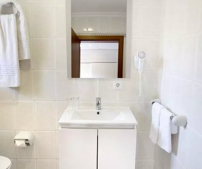 Standard Kolmen Hengen Huone Parveke, Cupidor