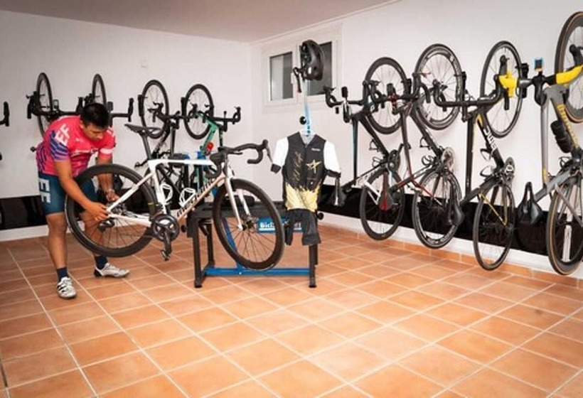 חדר סטנדרט לשלושה עם מרפסת, Cupidor