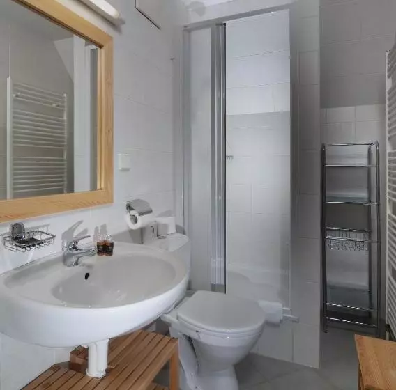 Standard-huone, Domovina