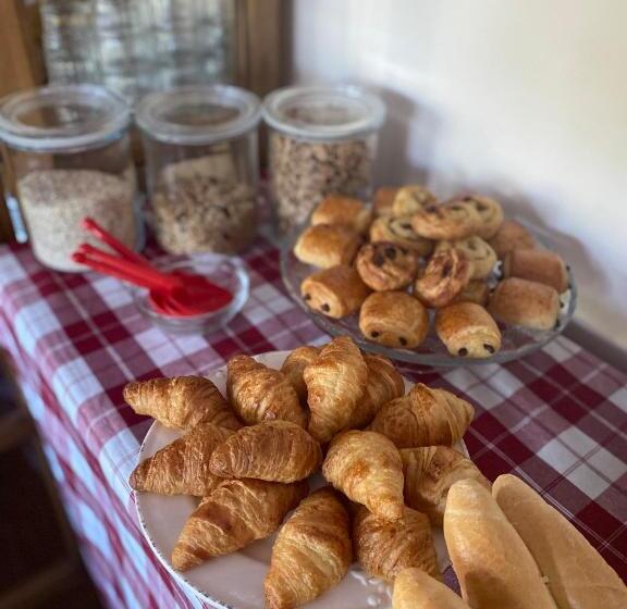 חדר סטנדרט, Domovina