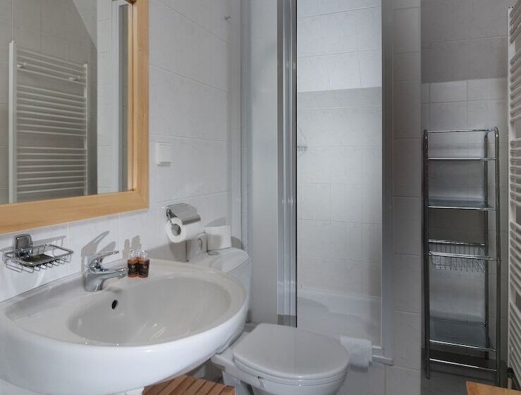 חדר סטנדרט, Domovina