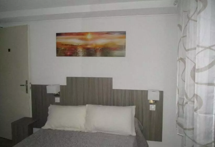 Standard Yhden Hengen Huone, Du Commerce