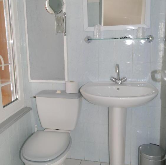 スタンダード4人部屋, Du Commerce