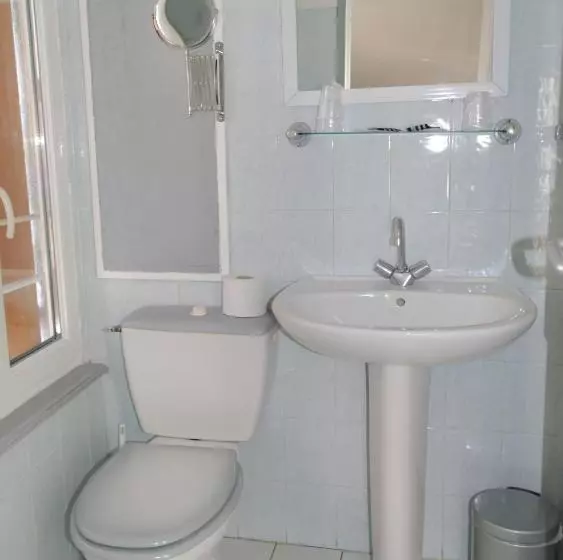 Standard Neljän Hengen Huone, Du Commerce
