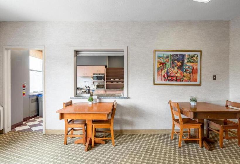 带特大床的标准间, Guest House On The Mount