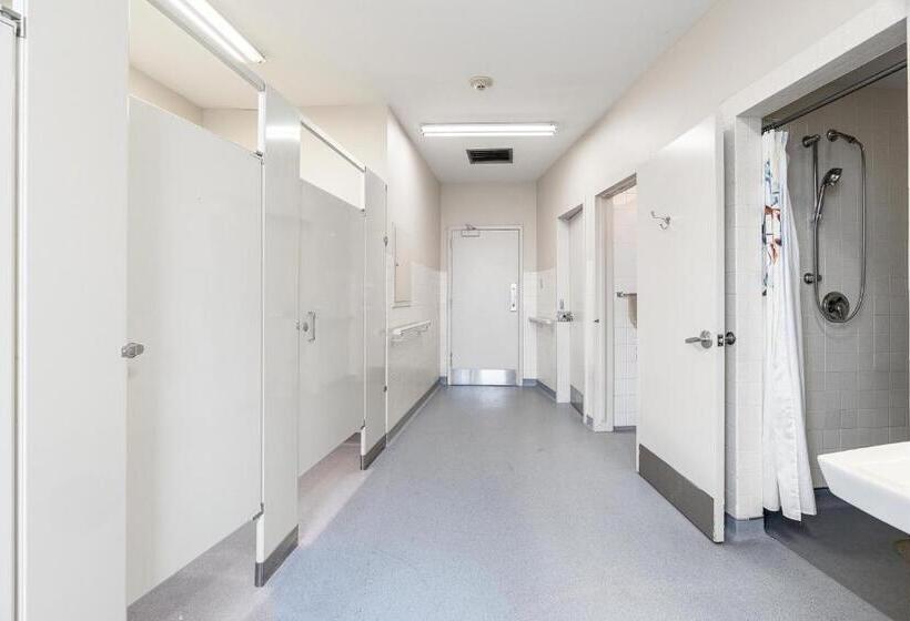 带特大床的标准间, Guest House On The Mount