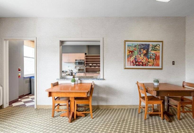 带特大床的标准间, Guest House On The Mount