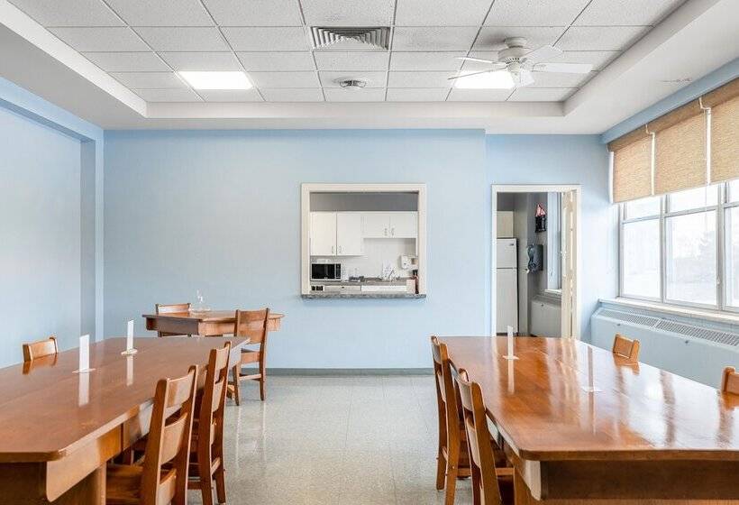 带特大床的标准间, Guest House On The Mount