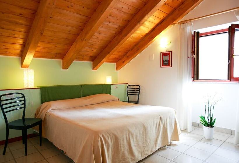 标准三人间, Nido Verde